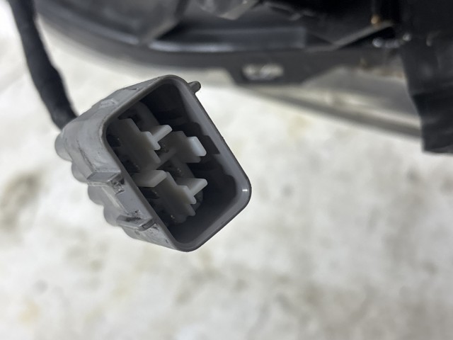 212794 Toyota Auris 2012-2019 E18 2012-2019 Lámpa , Fényszóró használt  sima jobb első a képen látható sérüléssel