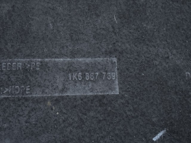 212823 Volkswagen Golf VI. 2008-2013 kalaptartó 1K6867769