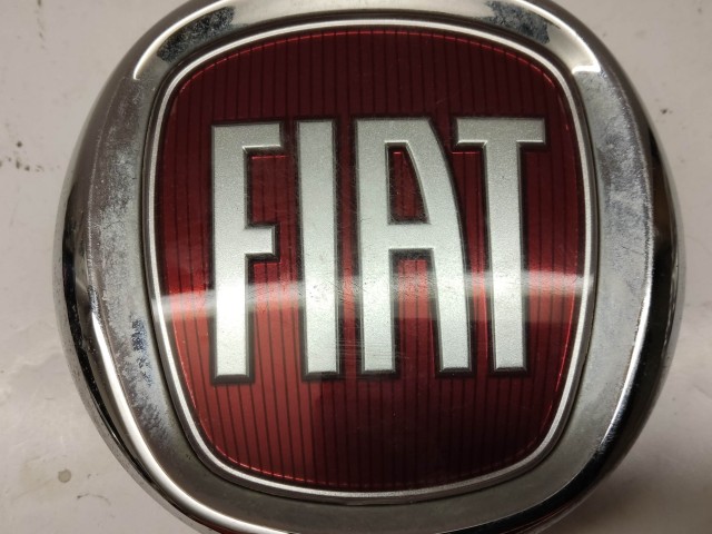 214128 Fiat Punto Evo 2009-2011 hátsó embléma, a képen látható állapotban