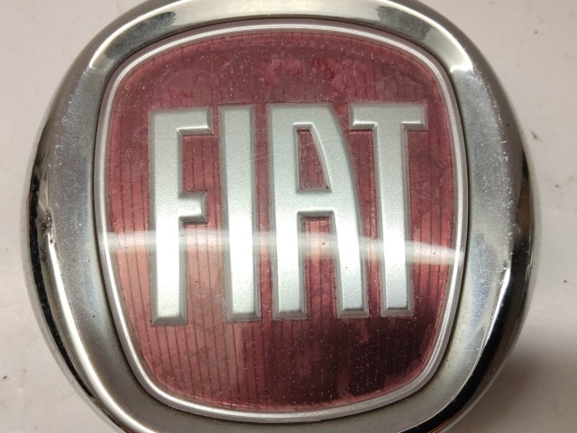 60298 Fiat Punto Evo 2009-2011 hátsó embléma, a képen látható állapotban 