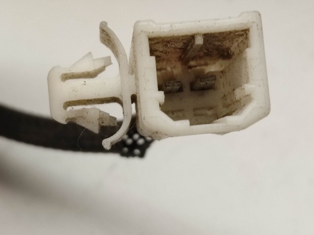 117352 Alfa Romeo Giulietta 2010-2016 hátsó nyomógombos embléma, a képen látható állapotban