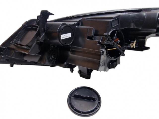 Opel Zafira C utángyártott új jobb első fényszóró HIR2 fekete keret (motorral) DEPO