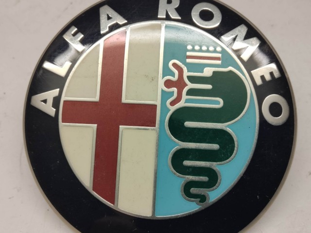 214161 Alfa Romeo 145,146,155,156,166 hátsó embléma, a képen látható állapotban