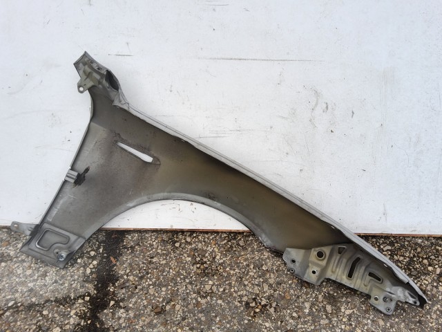 214203 Alfa Romeo 159 2005-2011 bal első sárvédő, a képen látható sérüléssel