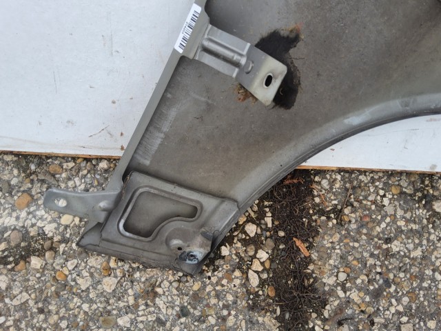 214203 Alfa Romeo 159 2005-2011 bal első sárvédő, a képen látható sérüléssel