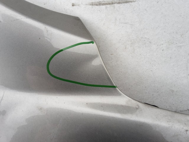 214204 Alfa Romeo 159 2005-2011 jobb első sárvédő, a képen látható sérüléssel