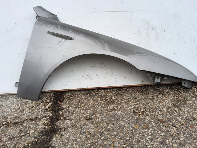 214204 Alfa Romeo 159 2005-2011 jobb első sárvédő, a képen látható sérüléssel