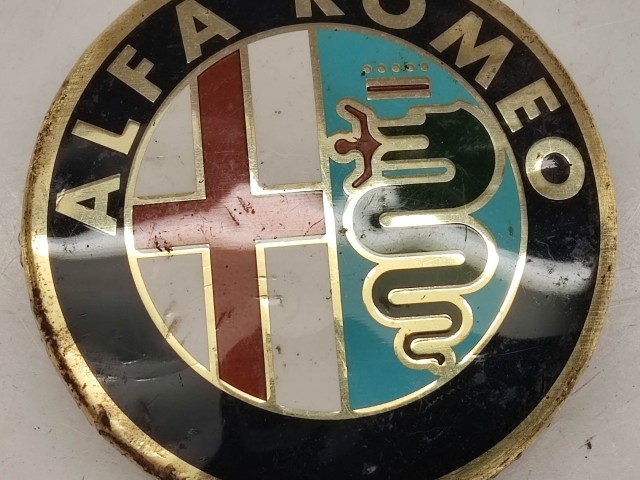 Alfa Romeo 159 2005-2011 Felni közép kupak használt   a képen látható sérüléssel