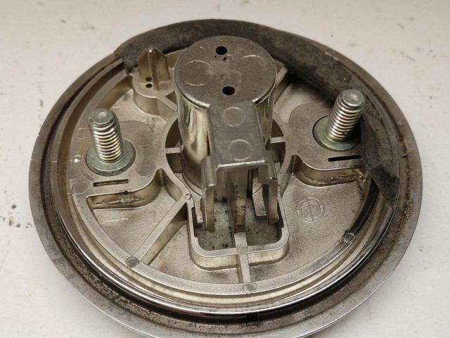 214172 Alfa Romeo 159 2005-2011 hátsó nem nyomógombos embléma, a képen látható állapotban