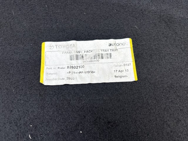 212811 Toyota Auris E18 2012-2019 kalaptartó