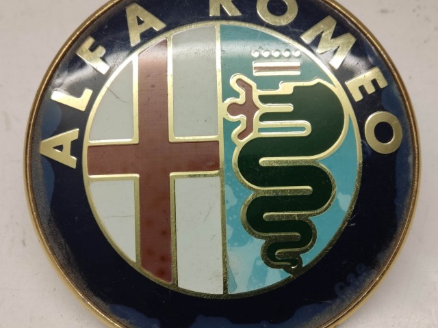 214205 Alfa Romeo 145,146,155,156,166 hátsó embléma, a képen látható állapotban 