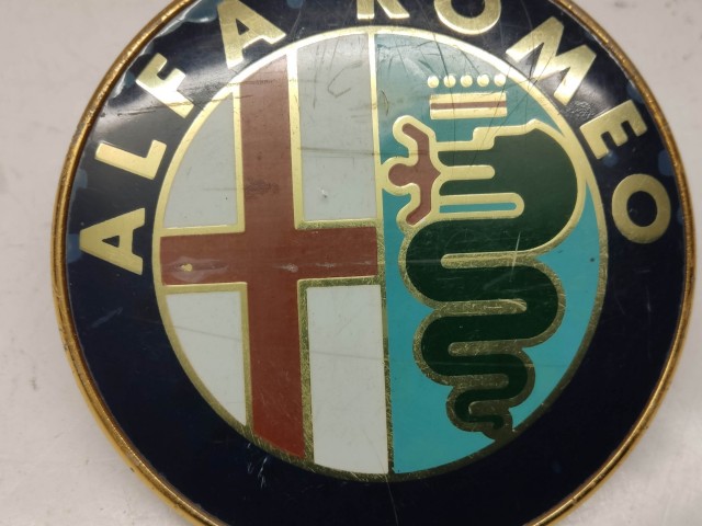 214206 Alfa Romeo 145,146,155,156,166 hátsó embléma, a képen látható állapotban 