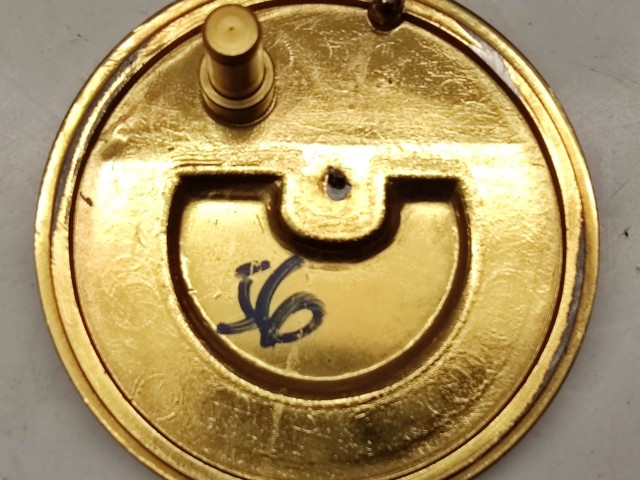 214206 Alfa Romeo 145,146,155,156,166 hátsó embléma, a képen látható állapotban 