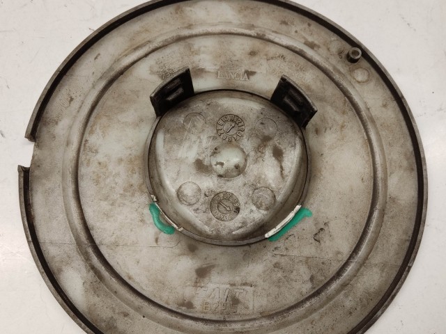 214285 Lancia Musa felni közép kupak, a képen látható 2 rögzítő fűl töréssel
