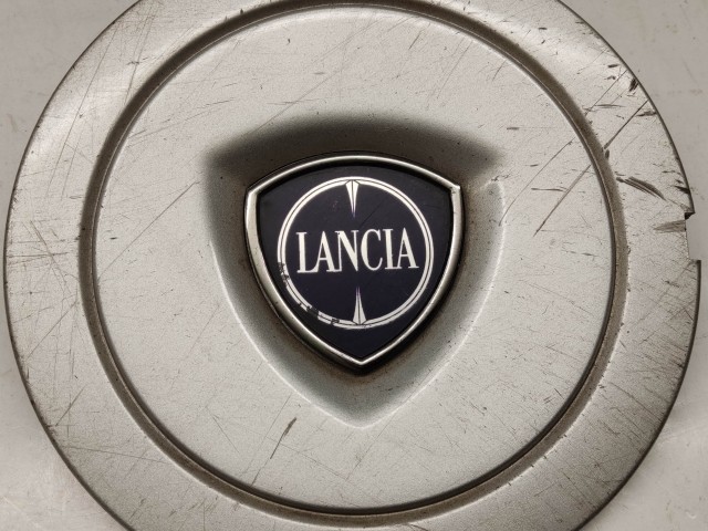 214285 Lancia Musa felni közép kupak, a képen látható 2 rögzítő fűl töréssel