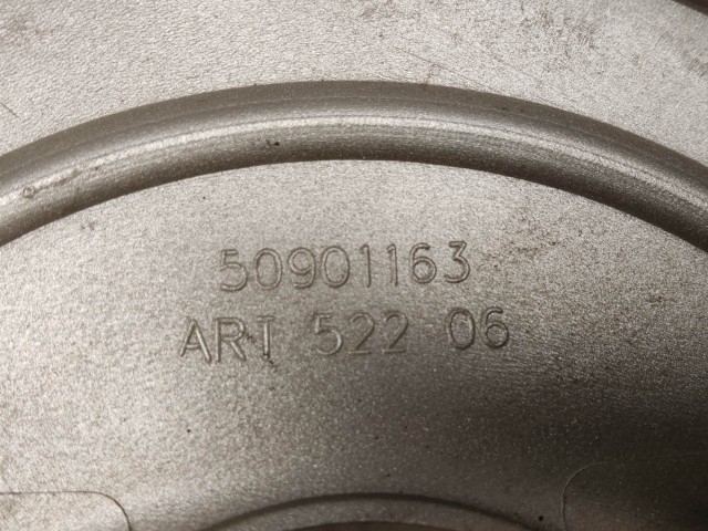 214286 Lancia Musa felni közép kupak, a képen látható 2 rögzítő fűl töréssel