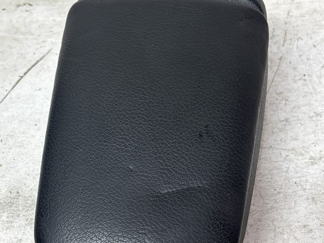 Fiat Bravo 2007-2014 2007-2014 Könyöklő használt  bőr Fekete 
