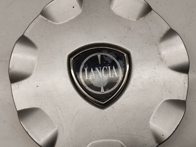 214294 Lancia Delta 2008-2014 felni közép kupak, a képen látható állapotban