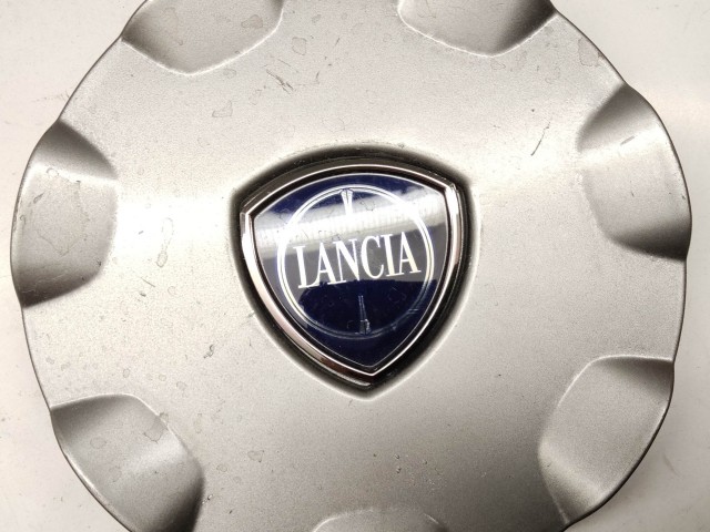 214296 Lancia Delta 2008-2014 felni közép kupak, a képen látható állapotban