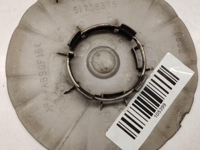 105399 Lancia Ypsilon II. 2003-2011 felni közép kupak, a képen látható állapotban