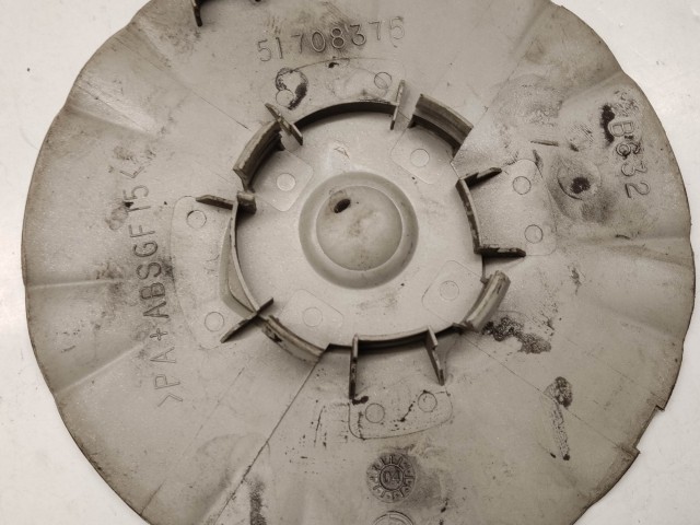 214303 Lancia Ypsilon II. 2003-2011 felni közép kupak, a képen látható állapotban