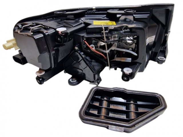 Skoda Superb I. 2001-2008 utángyártott új bal első fényszóró XENON ködlámpás motorral DEPO