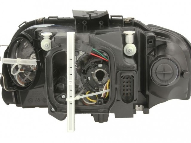 Audi A3  8P  2003-2008 utángyártott új jobb első fényszóró D2S/H7 (motorral, Hella típ.)  TYC