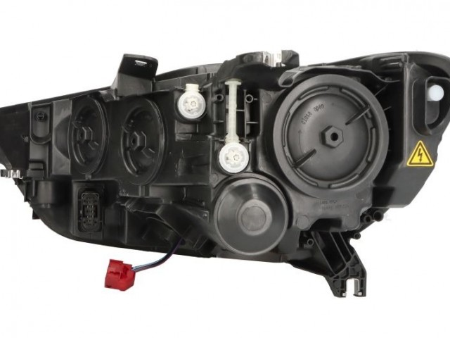 Audi A6 C7 2014.10.01-2018.05.31 utángyártott új jobb első fényszóró H7/D5S XENON/LED (motorral) TYC