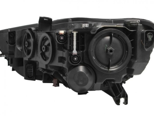 Audi A6 C7 2014.10.01-2018.05.31 utángyártott új jobb első fényszóró H7/D5S XENON/LED  (motorral) DEPO