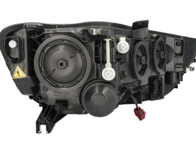 Audi A6 C7 2014.10.01-2018.05.31 utángyártott új bal első fényszóró H7/D5S XENON/LED (motorral) TYC