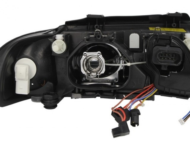 Audi A4 (B5) 1999.01.01-2000.12.31 utángyártott új bal első fényszóró 2H7 (belülr.áll.) DEPO