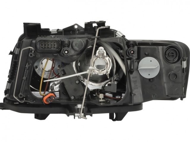 Audi A4 B6 2001.01.01-2004.10.31 utángyártott új jobb első fényszóró H7/H9 fekete ház. S4-hez (motorral)DEPO