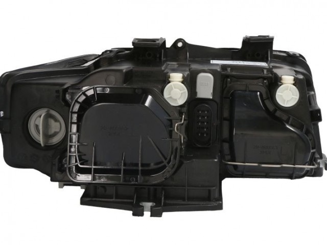 Audi A4 B6 2001.01.01-2004.10.31 utángyártott új bal első fényszóró 2H7 (4a./Kombi) TYC