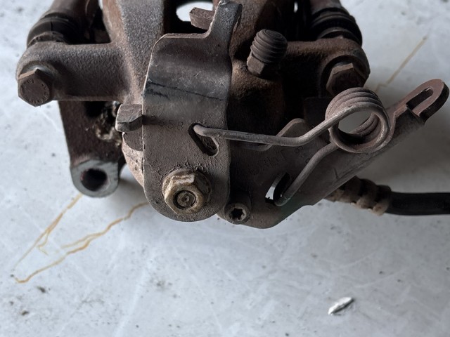 Ford Galaxy 2005-2015 2005-2015 Féknyereg használt Bal hátsó Nem hűtött tárcsás