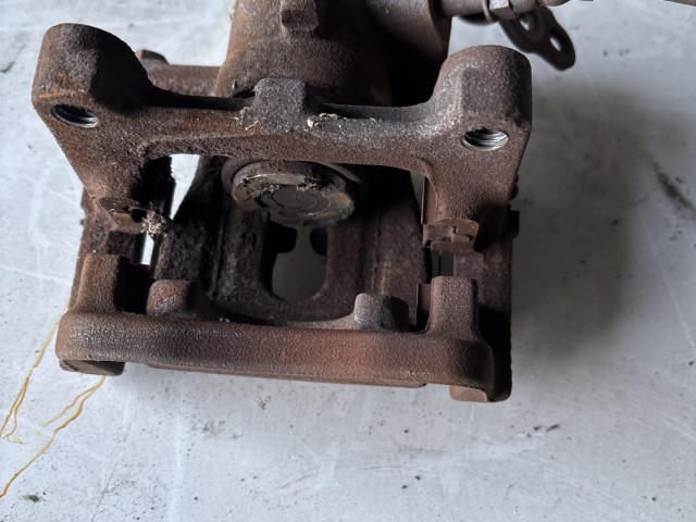 Ford Galaxy 2005-2015 2005-2015 Féknyereg használt Bal hátsó Nem hűtött tárcsás