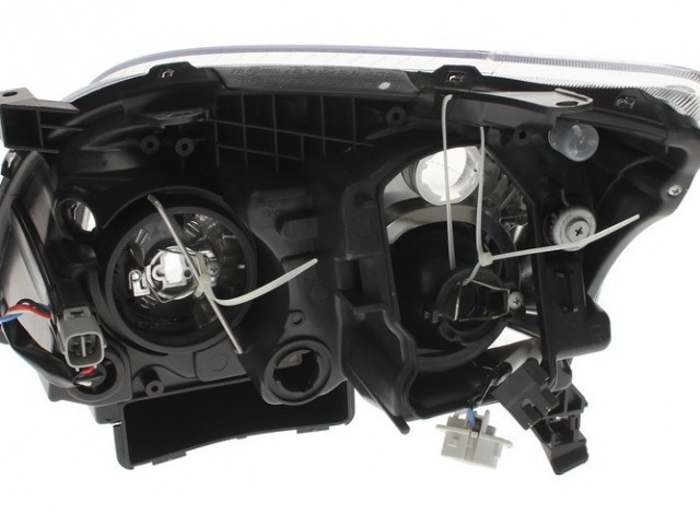 Toyota Avensis T250 2003.04.01-2006.07.31 utángyártott új jobb első fényszóró H1/H7 (belülr. áll.) DEPO