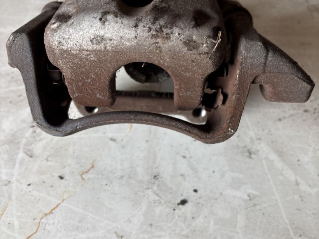Volkswagen Touran 2003-2010 2003-2010 Féknyereg használt Jobb hátsó Nem hűtött tárcsás