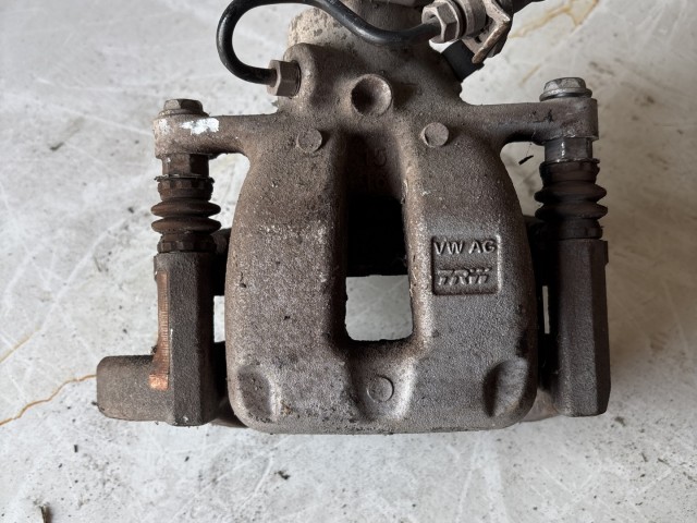 Volkswagen Touran 2003-2015 2003-2010 Féknyereg használt Bal hátsó Nem hűtött tárcsás