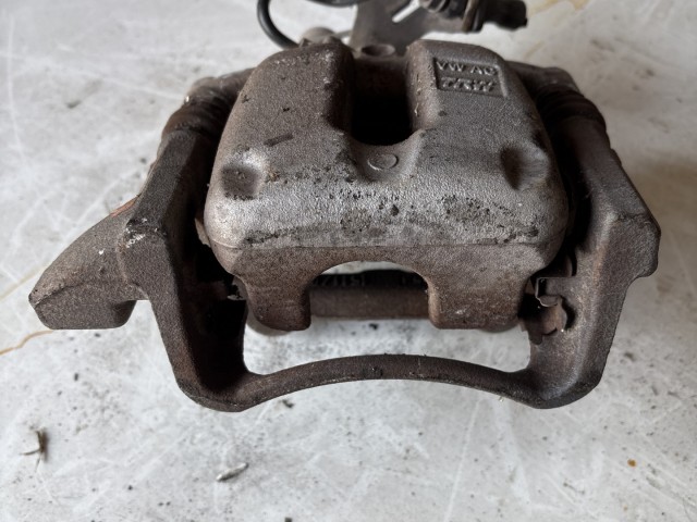 Volkswagen Touran 2003-2015 2003-2010 Féknyereg használt Bal hátsó Nem hűtött tárcsás