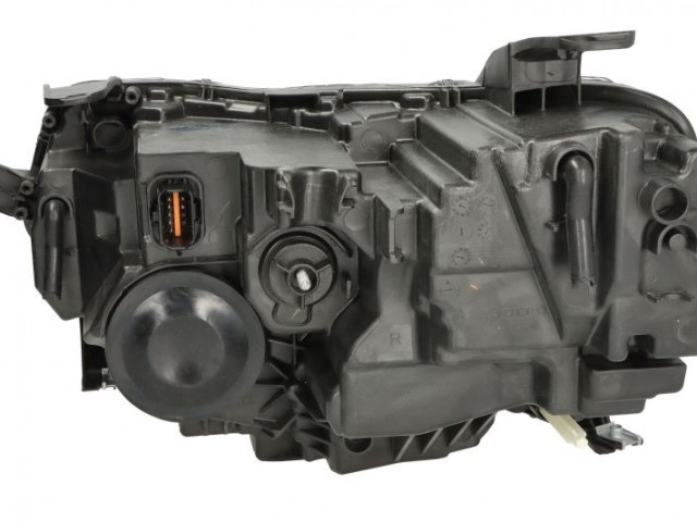 Dacia Duster 2021.09.01-2024.04.30 utángyártott új jobb első fényszóró H1/H7/LED (motoros) DEPO