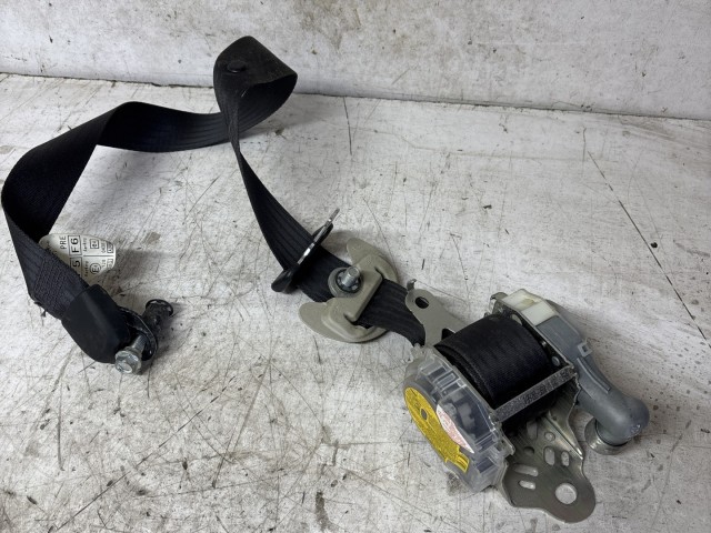 Subaru Legacy 2009-2014 2009-2014 Biztonsági öv és csat használt Jobb első 