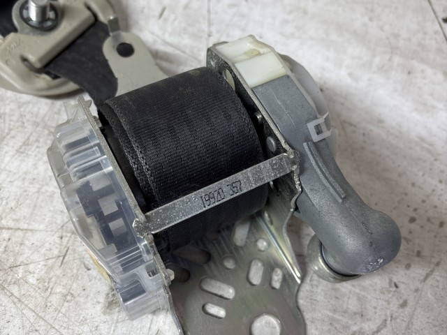 Subaru Legacy 2009-2014 2009-2014 Biztonsági öv és csat használt Jobb első 