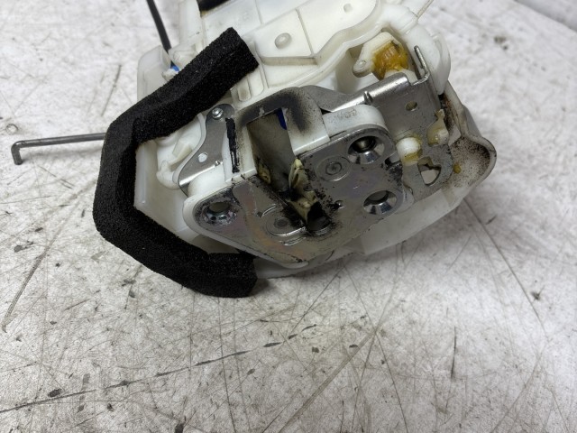 Subaru Legacy 2009-2014 2009-2014 Zár használt bal első