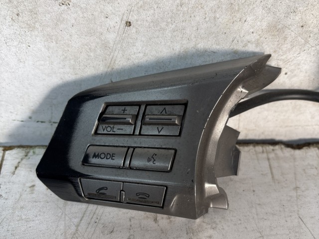 Subaru Legacy 2009-2014 2009-2014 Kormány gombok használt