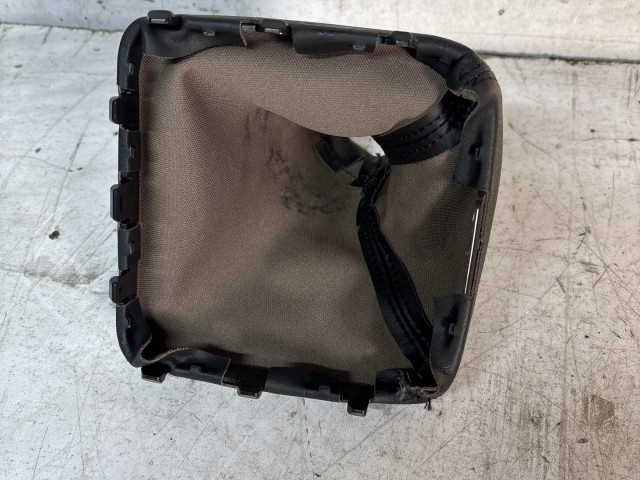 Subaru Legacy 2009-2014 2009-2014 Váltószoknya használt