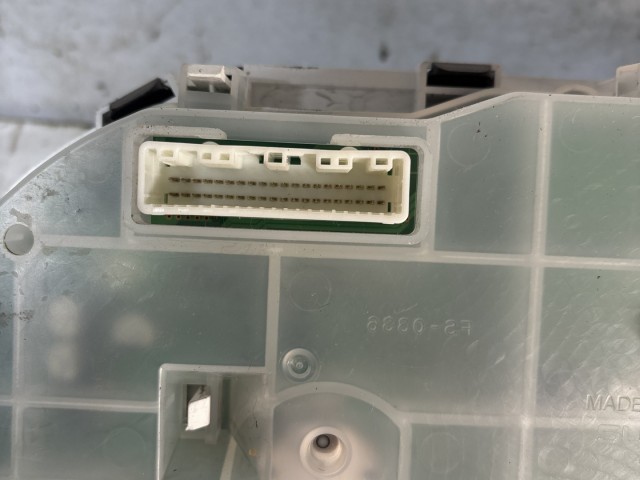 Subaru Legacy 2009-2014 2009-2014 Óracsoport használt Egy csatlakozós 
