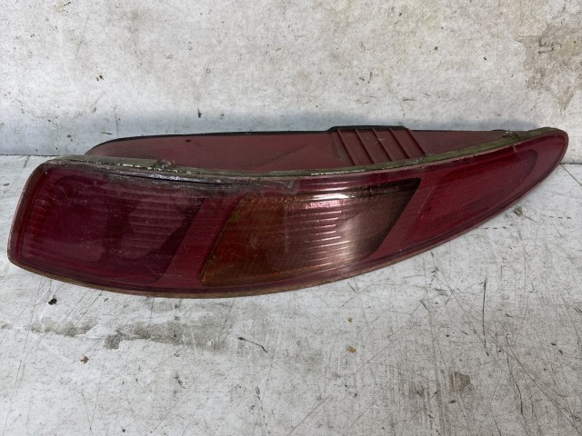 213083 Alfa Romeo GT 2003-2010 2003-2010 Lámpa , Fényszóró használt jobb hátsó a képen látható sérüléssel