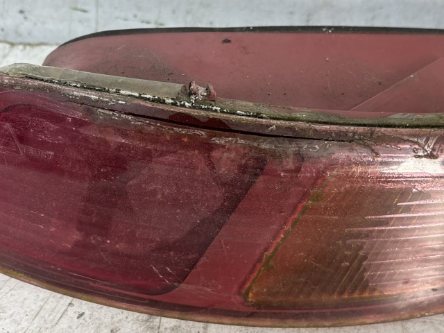 213083 Alfa Romeo GT 2003-2010 2003-2010 Lámpa , Fényszóró használt jobb hátsó a képen látható sérüléssel