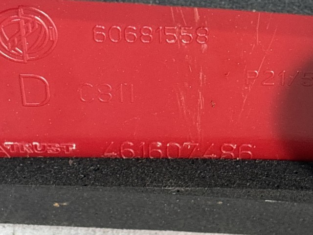 213083 Alfa Romeo GT 2003-2010 2003-2010 Lámpa , Fényszóró használt jobb hátsó a képen látható sérüléssel