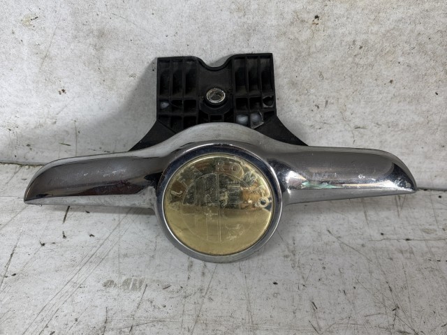 Embléma, embléma tartó